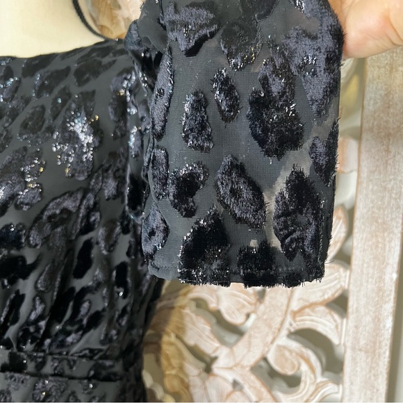 NWT Express Black Sheath Velvet Animal Print Textured Shimmer Dress Sz M - Picture 4 of 9